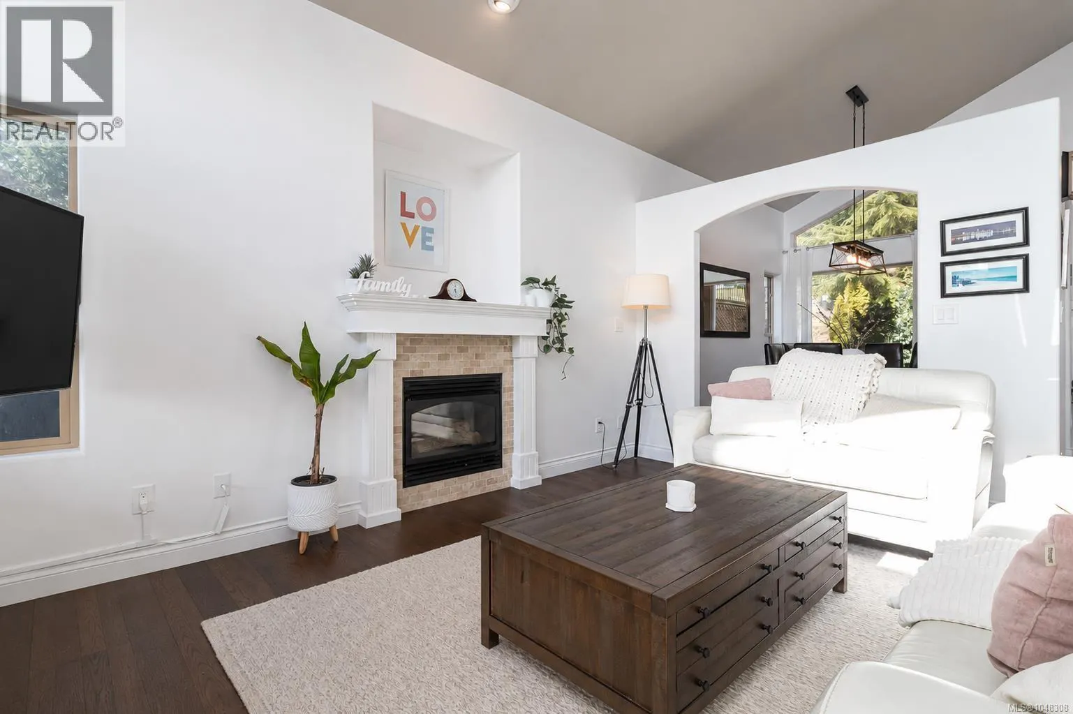 150 Rainbow Cres