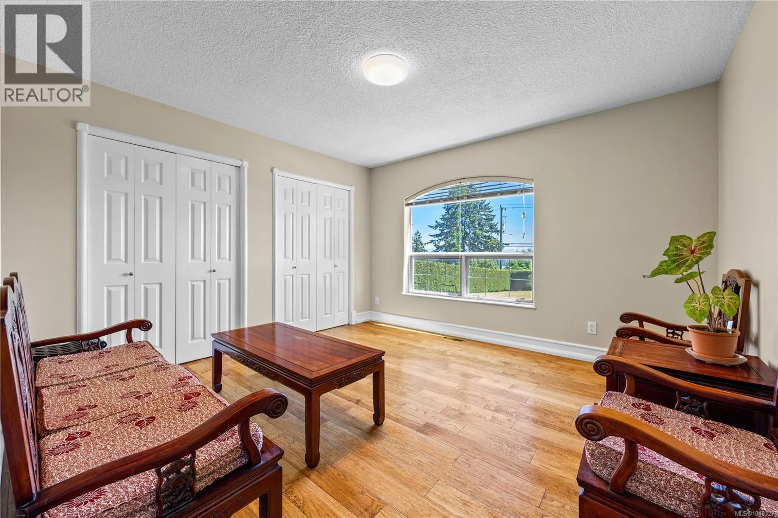 2415 Departure Bay Rd