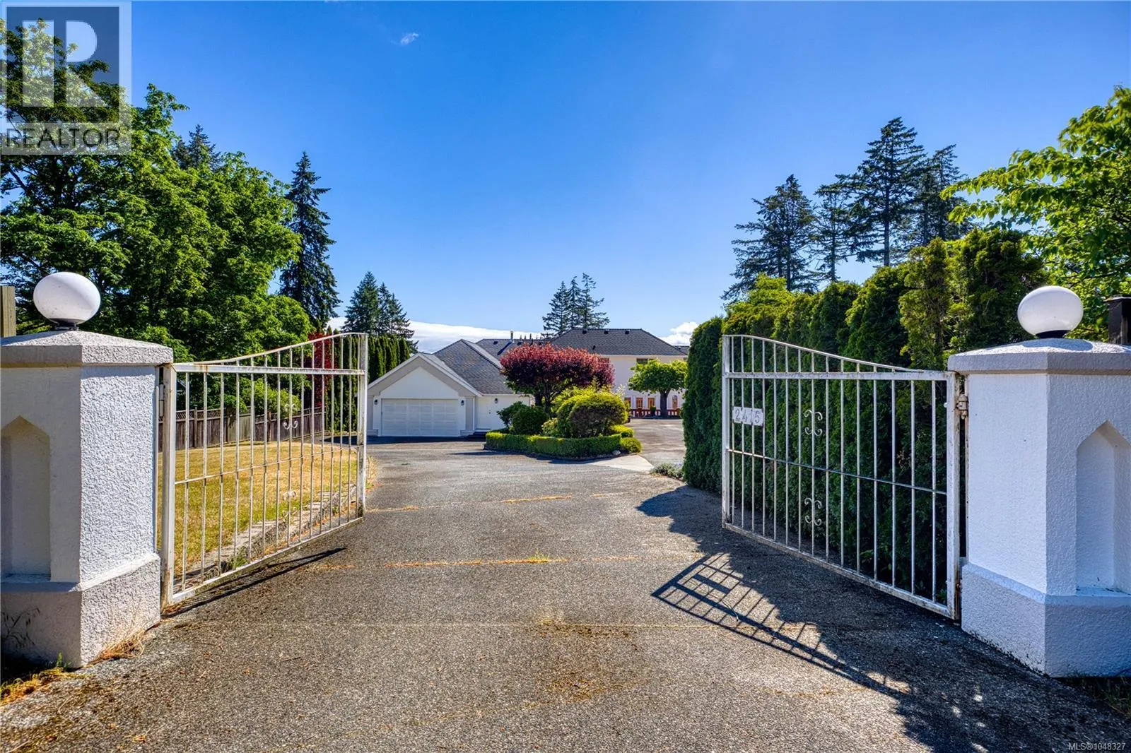 2415 Departure Bay Rd