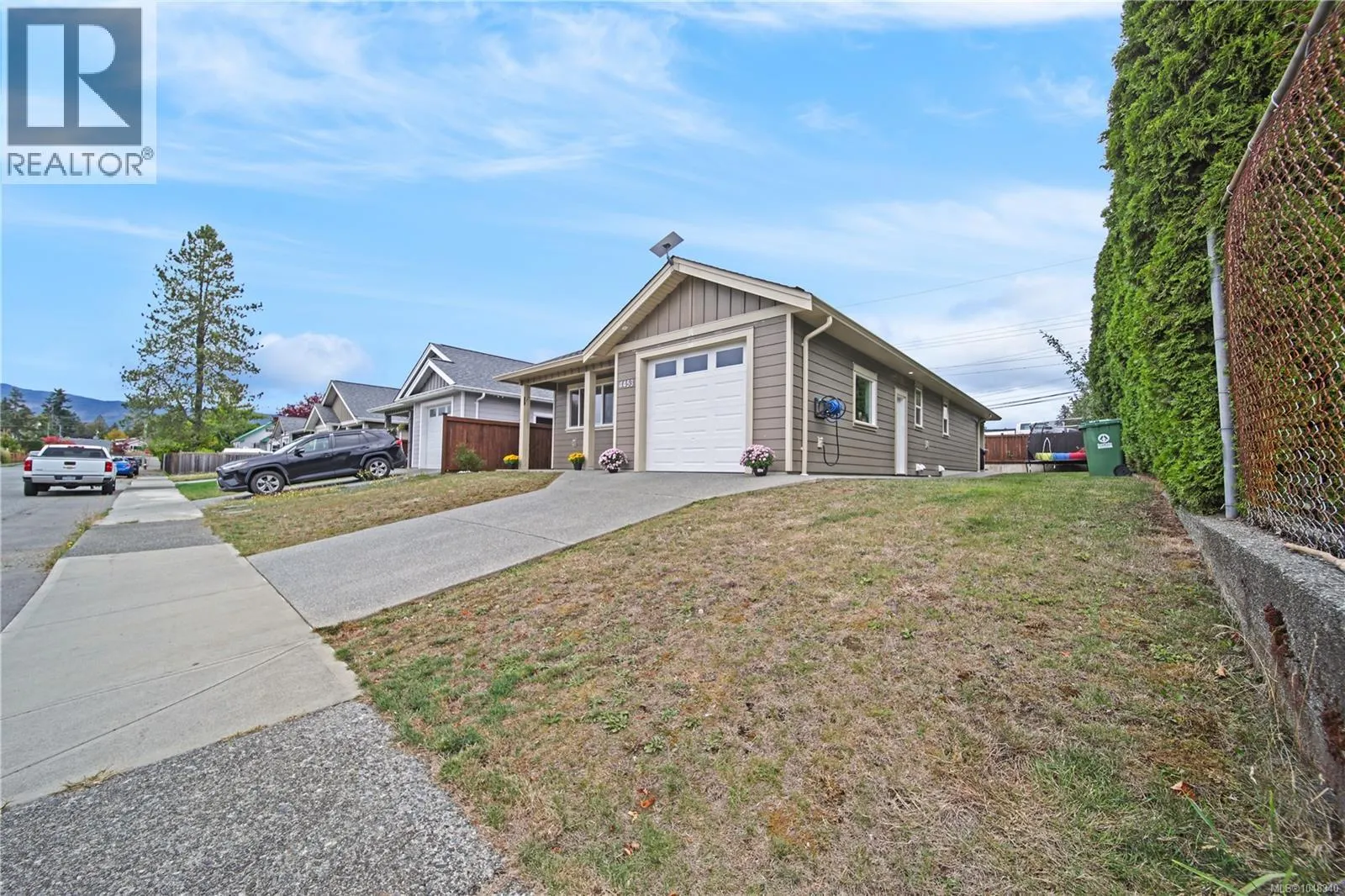 4453 9th Ave