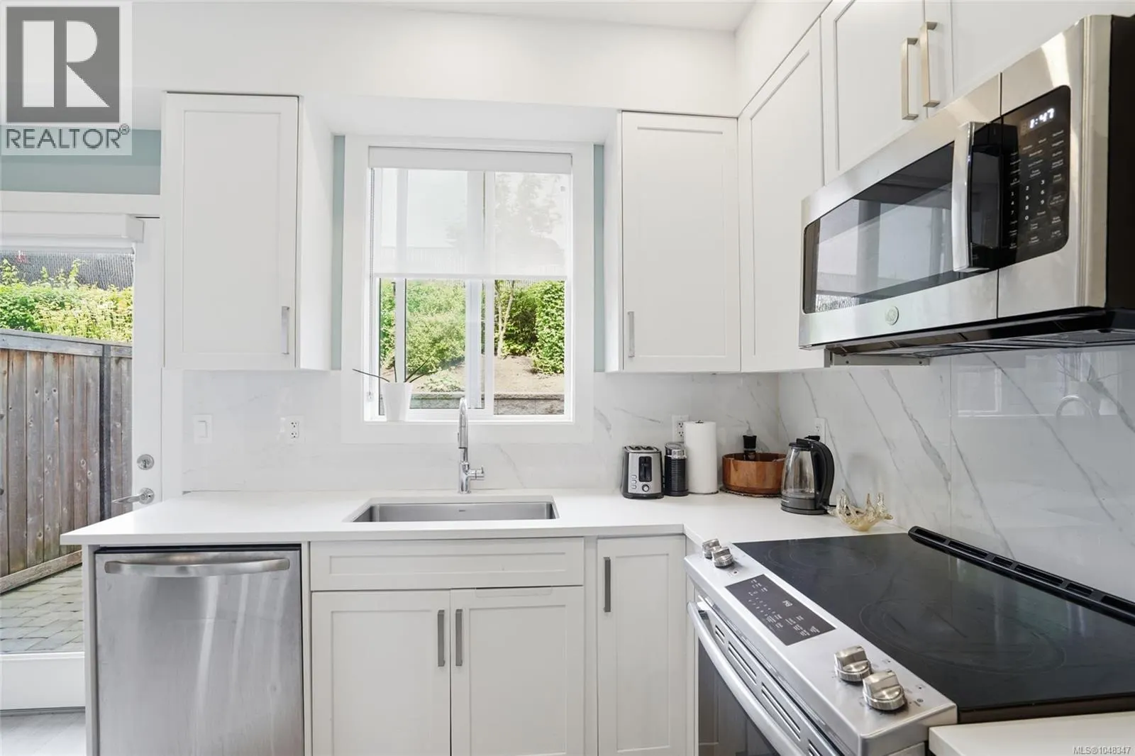 104 1726 Kerrisdale Rd