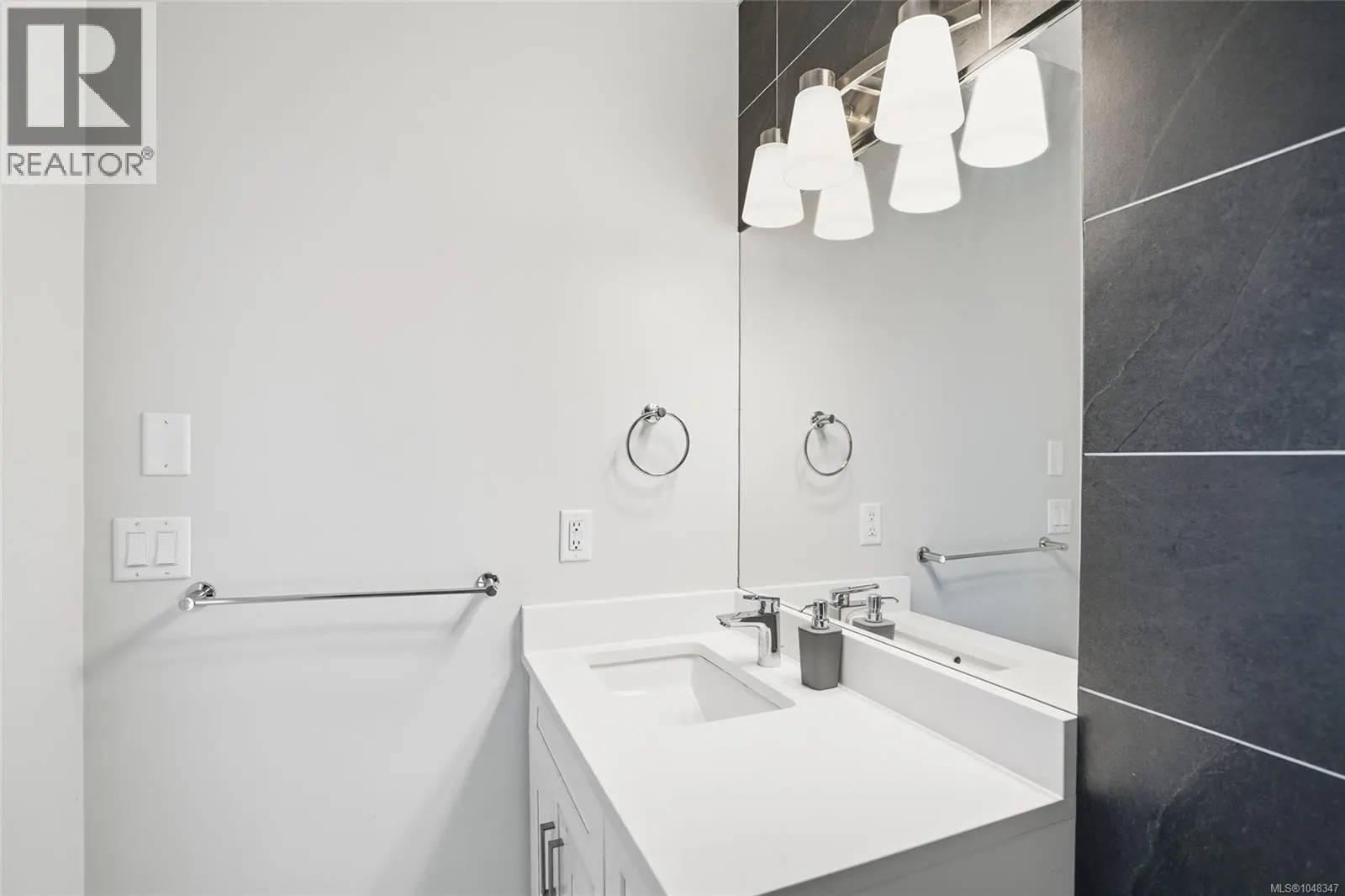 104 1726 Kerrisdale Rd