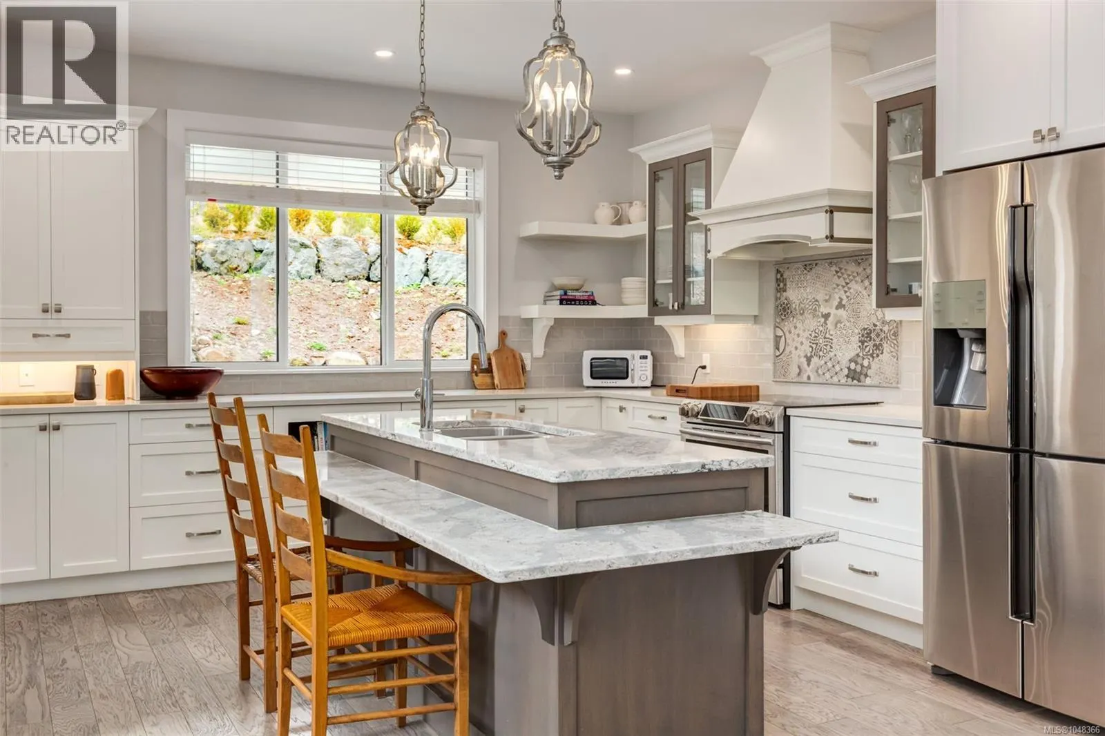 3112 Dolphin Dr