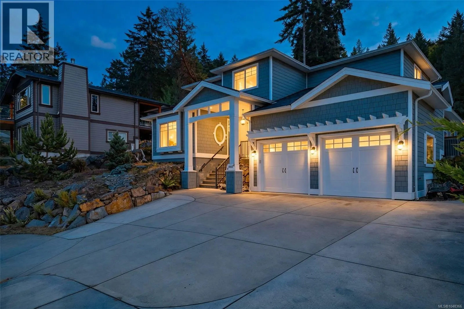 3112 Dolphin Dr
