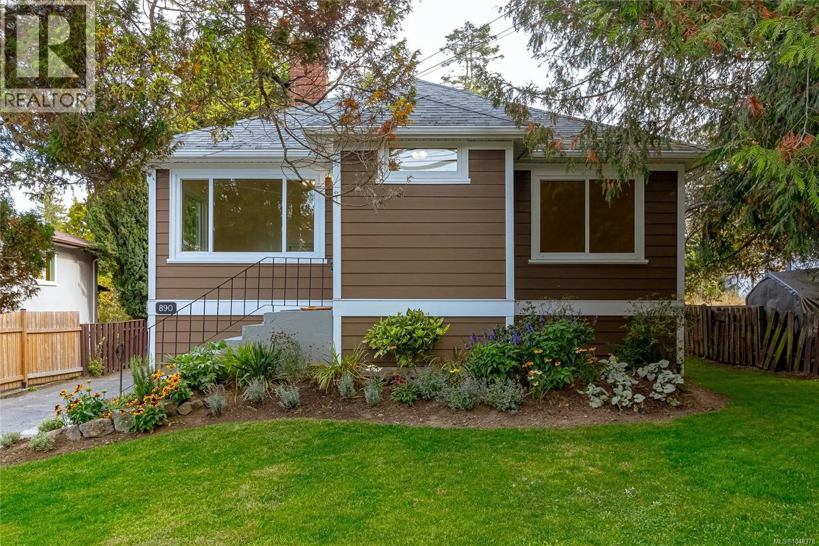 890 Darwin Ave