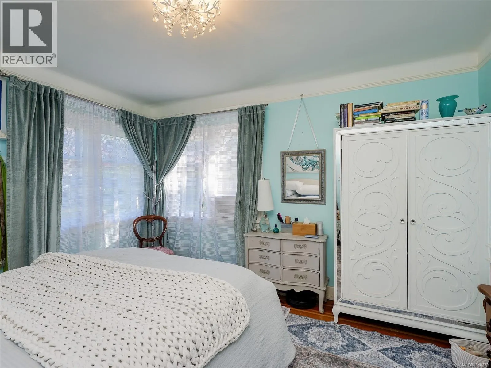 2633 Orchard Ave