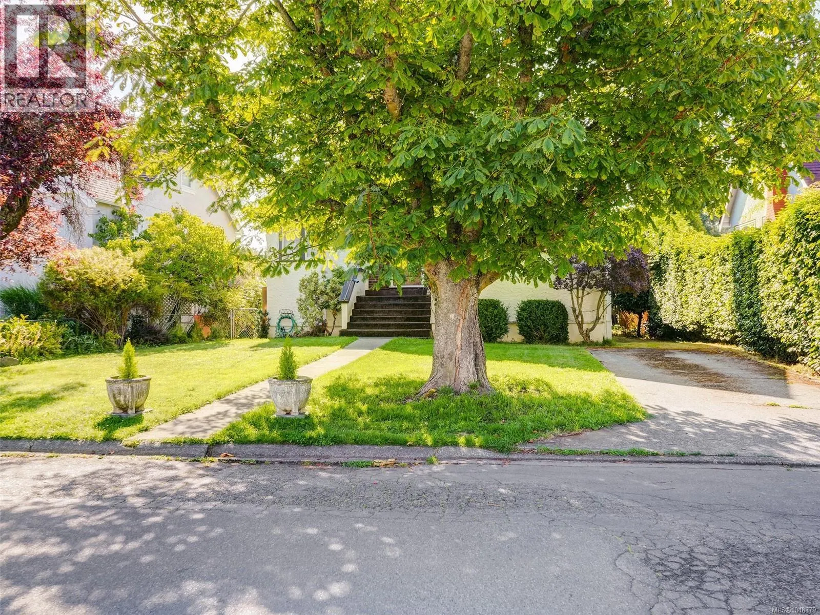 2633 Orchard Ave