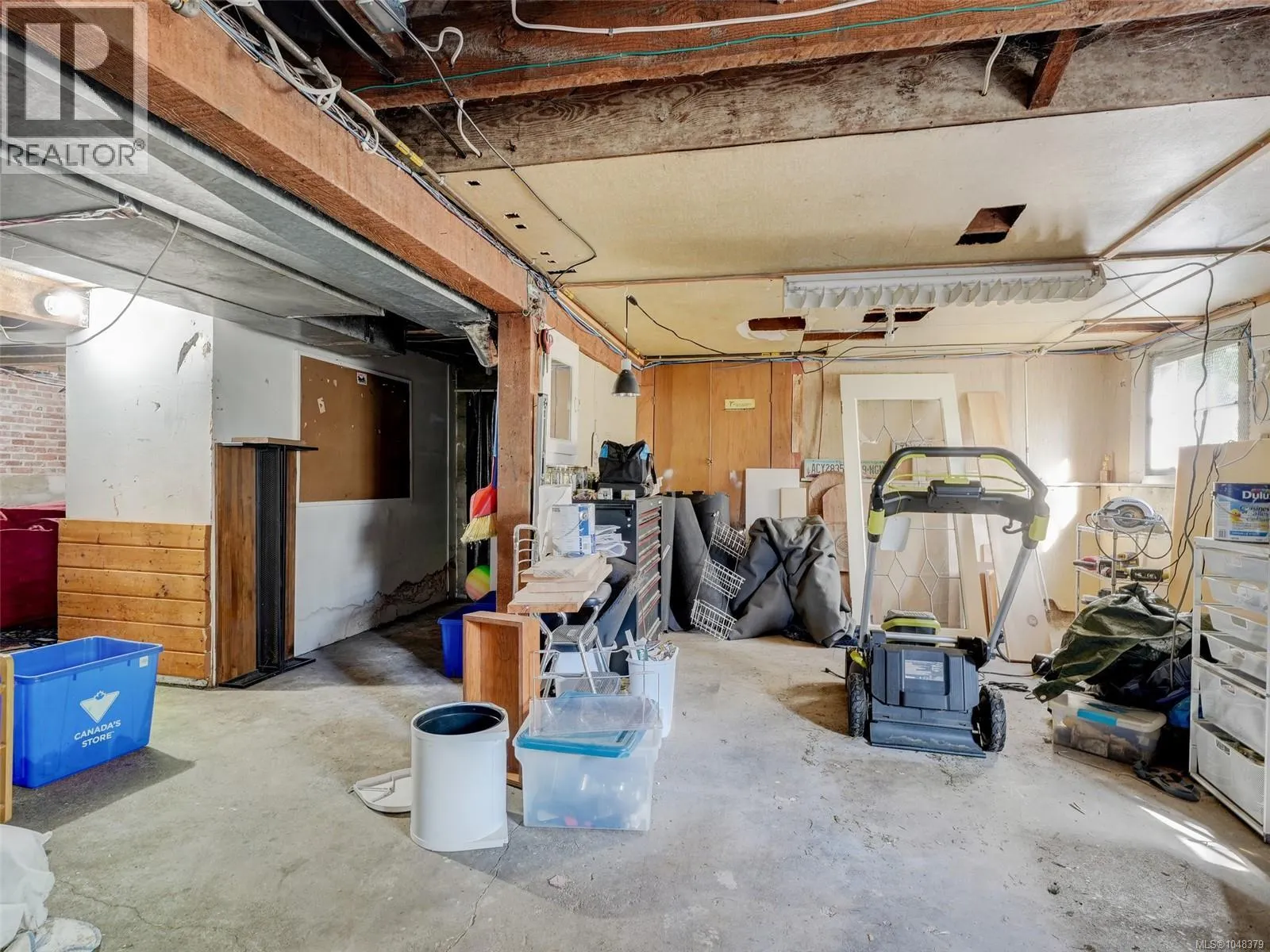 2633 Orchard Ave