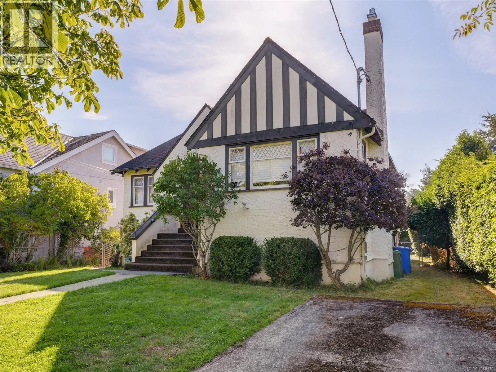 2633 Orchard Ave