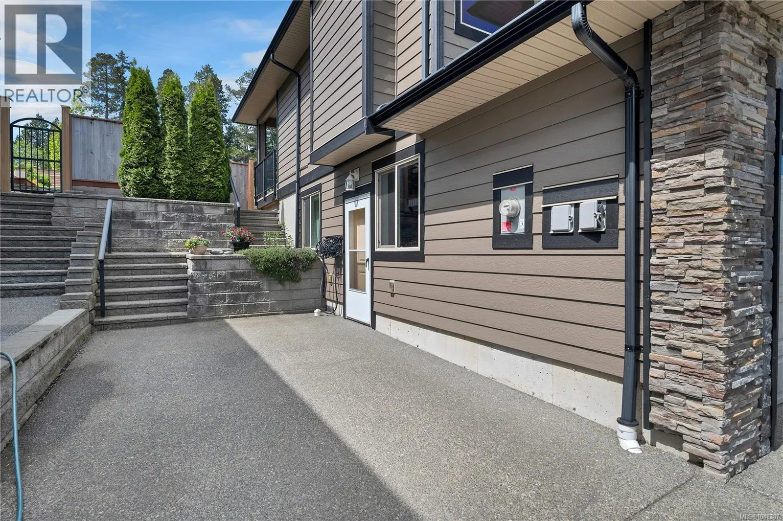 885 Timberline Dr