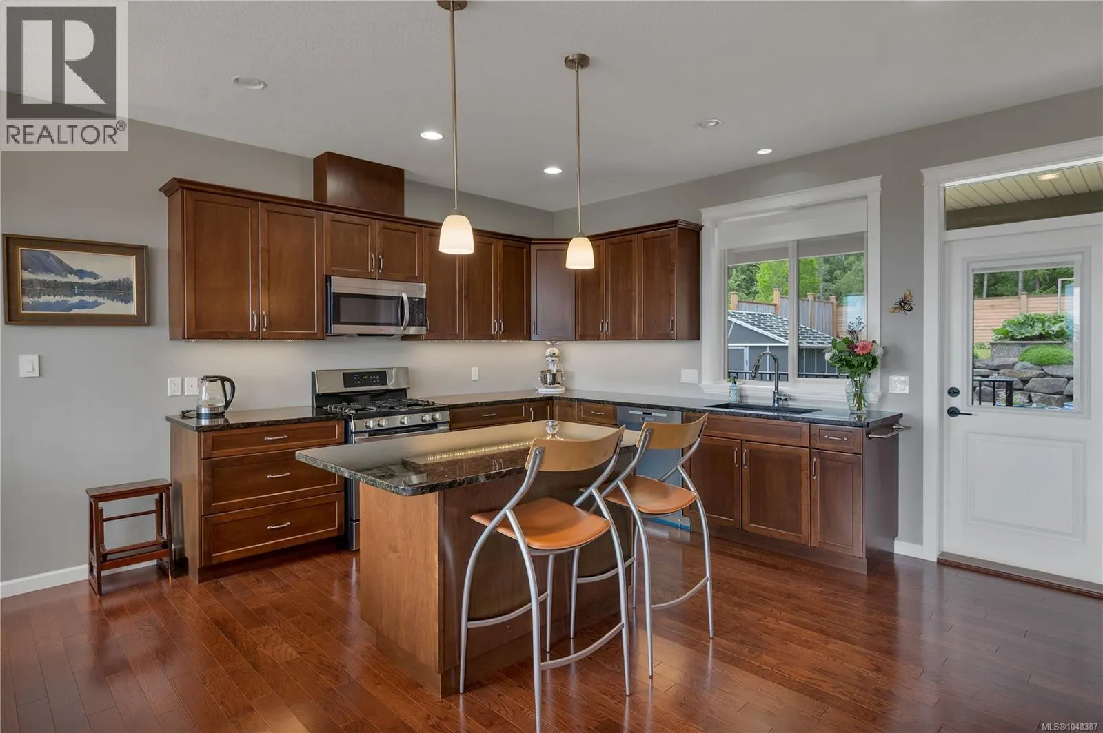 885 Timberline Dr
