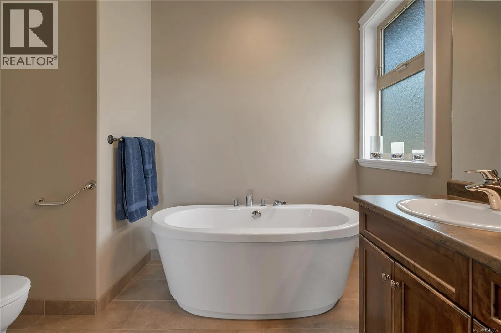 885 Timberline Dr