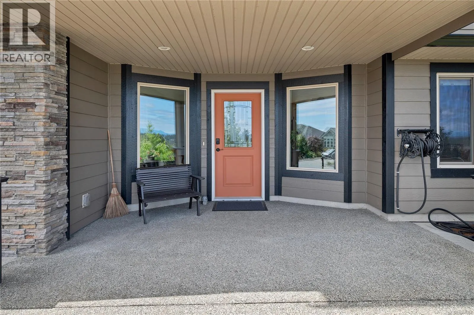 885 Timberline Dr