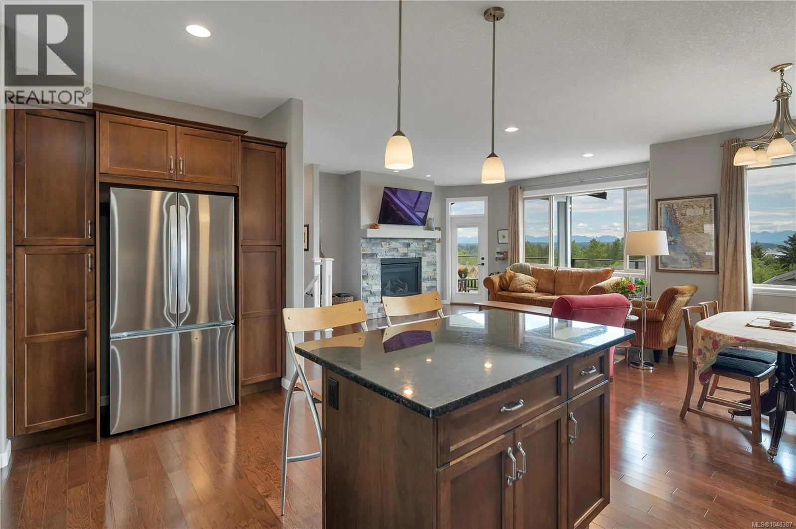 885 Timberline Dr