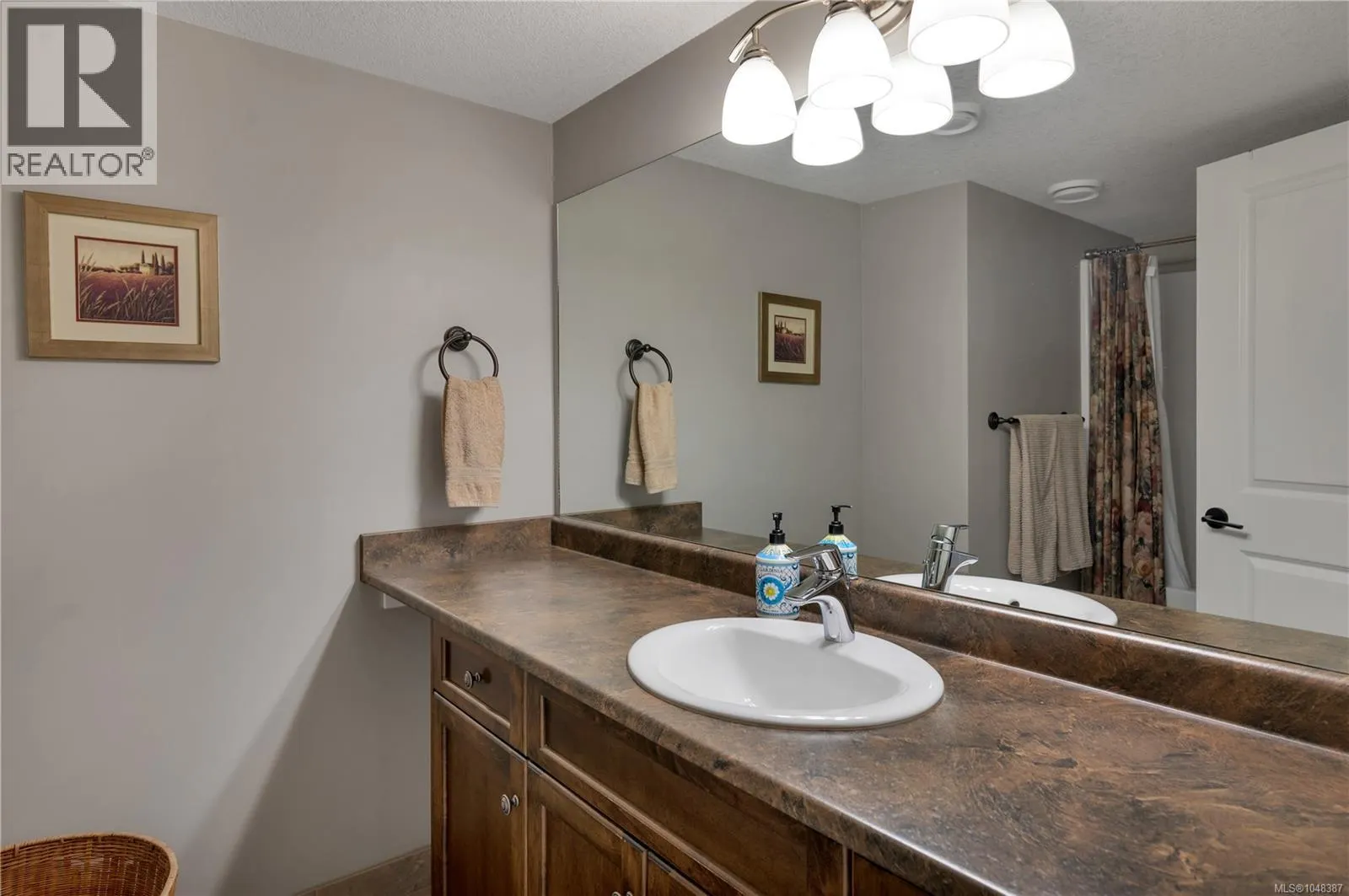885 Timberline Dr