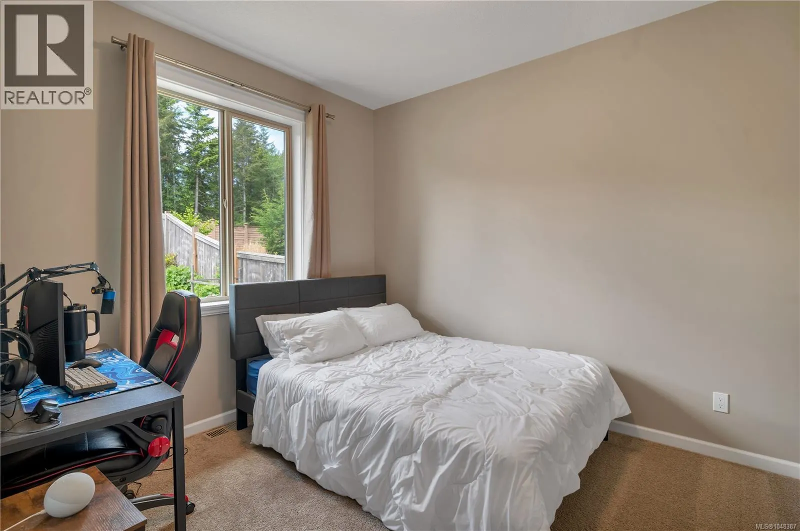 885 Timberline Dr