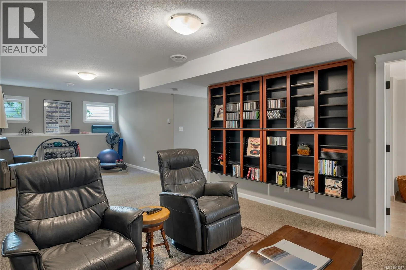 885 Timberline Dr