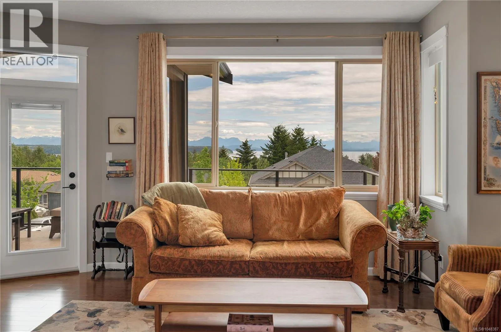885 Timberline Dr