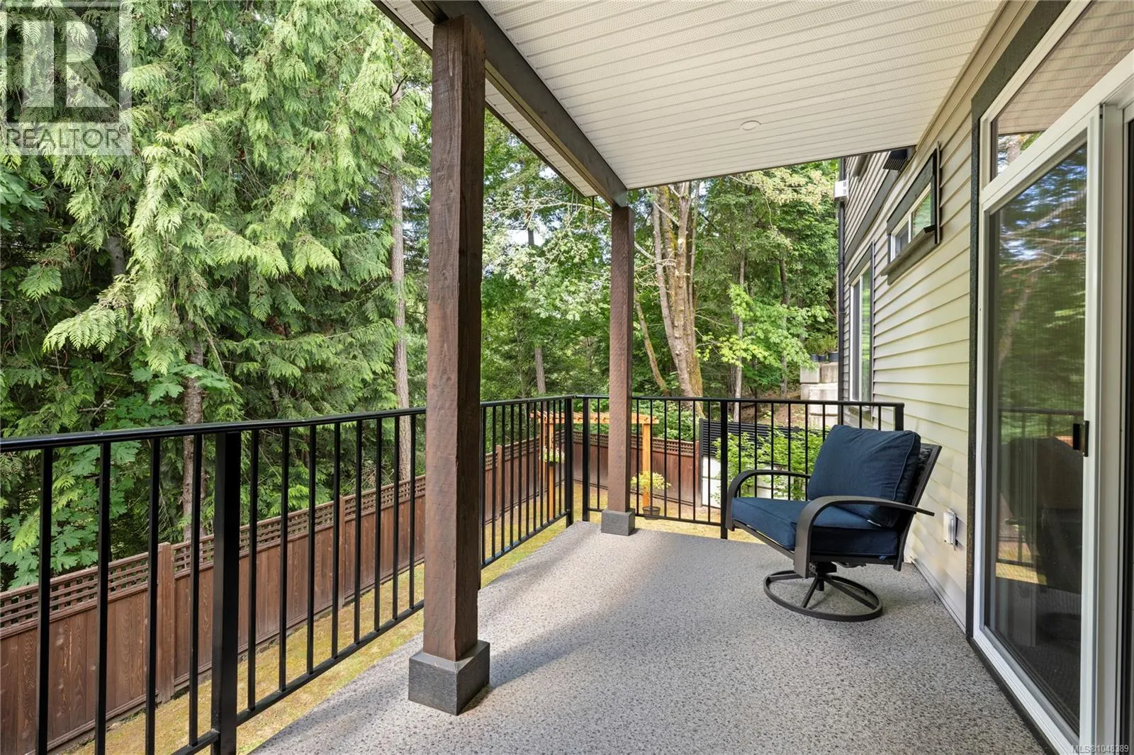 222 Golden Oaks Cres