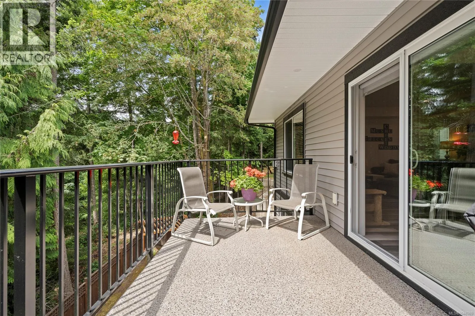 222 Golden Oaks Cres