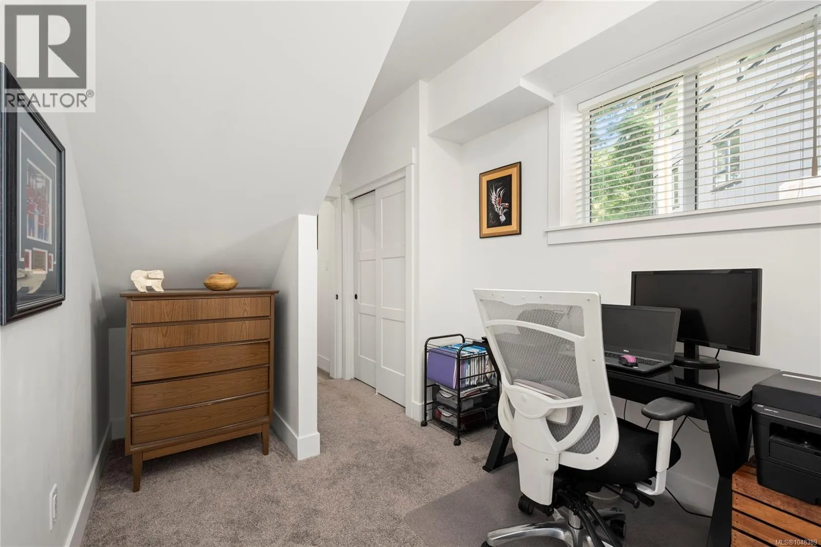 222 Golden Oaks Cres