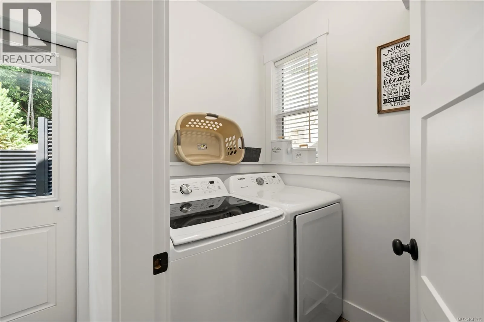 222 Golden Oaks Cres