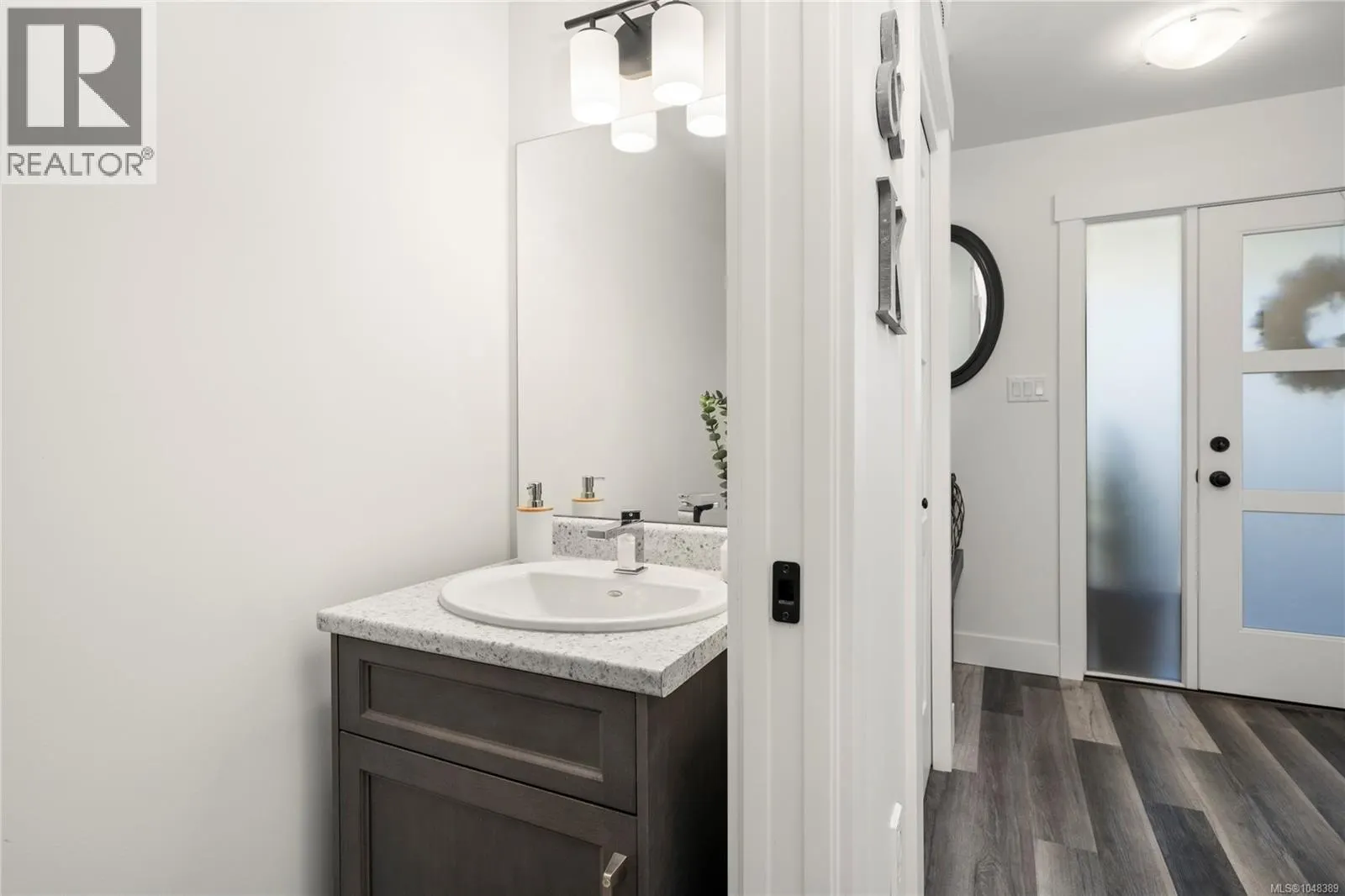222 Golden Oaks Cres