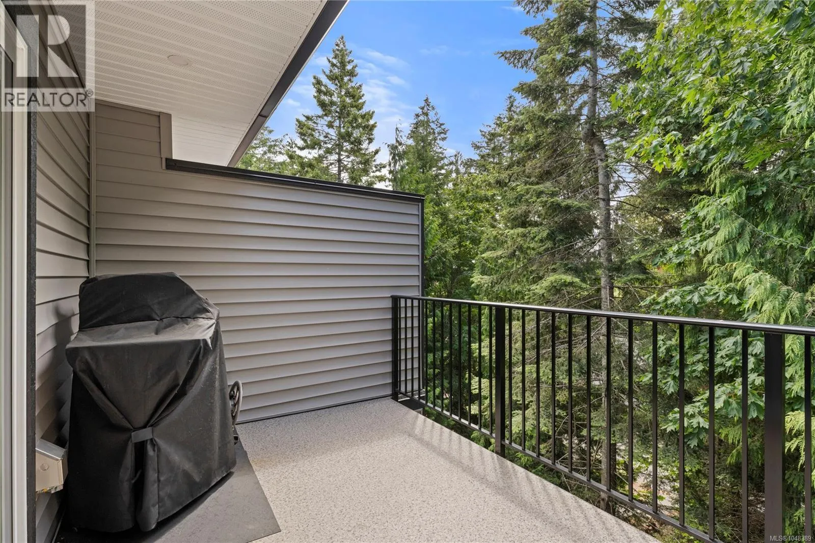 222 Golden Oaks Cres