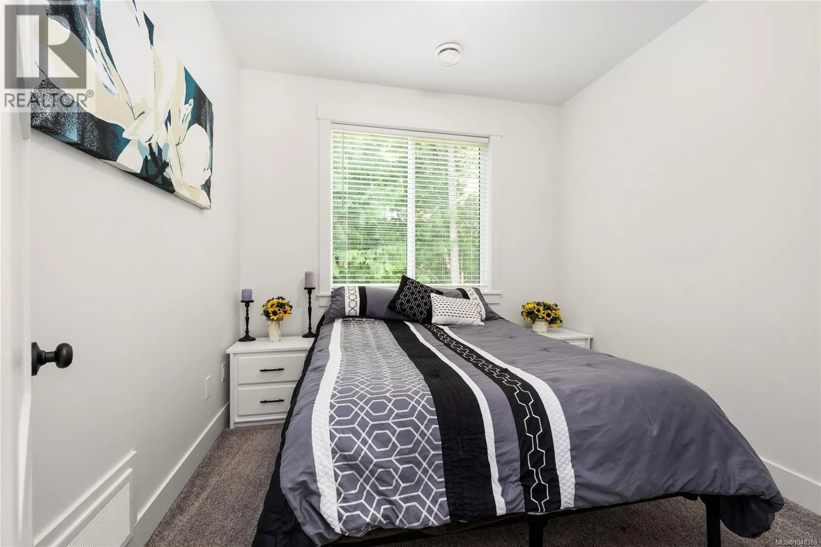 222 Golden Oaks Cres