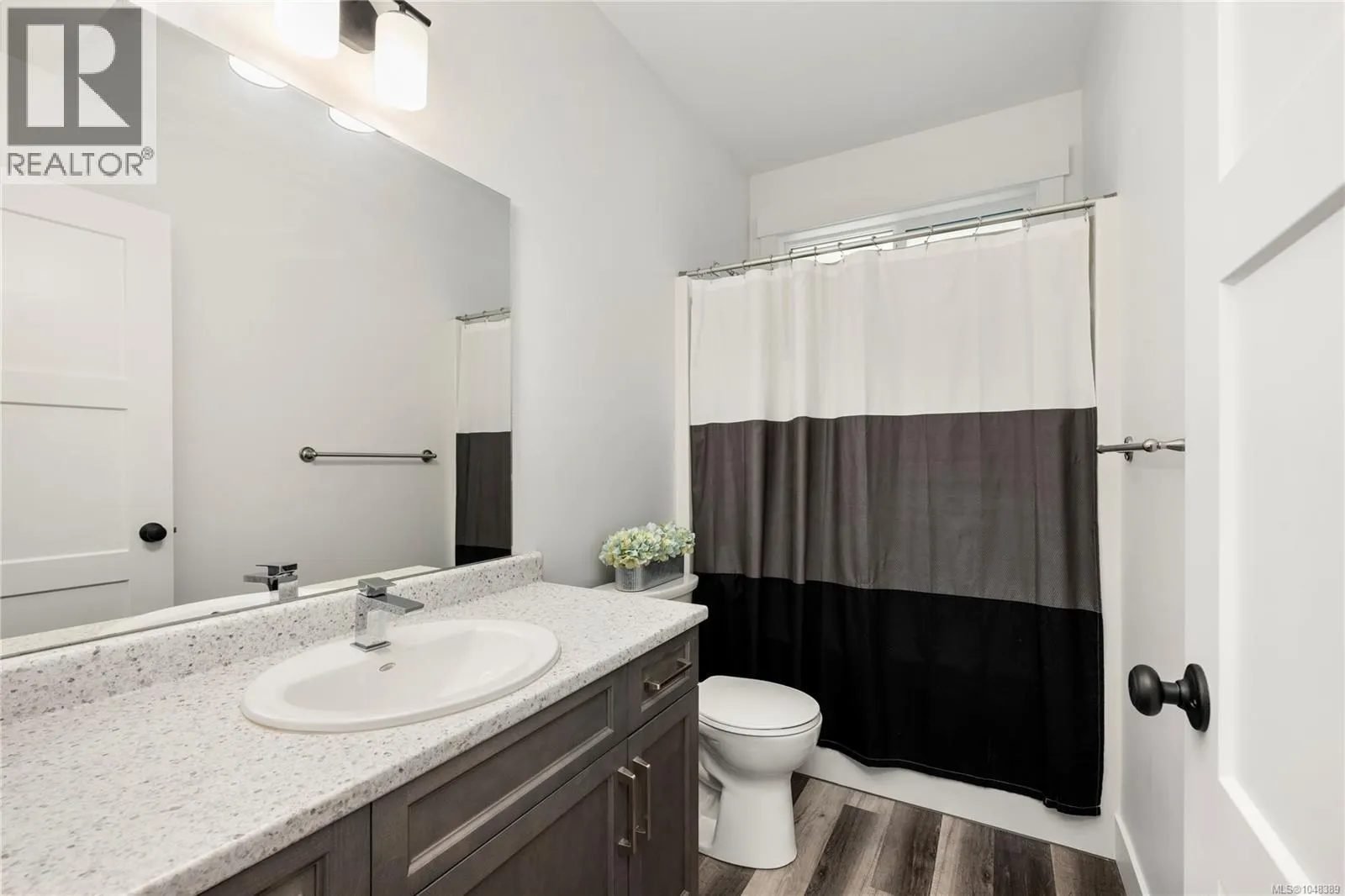 222 Golden Oaks Cres