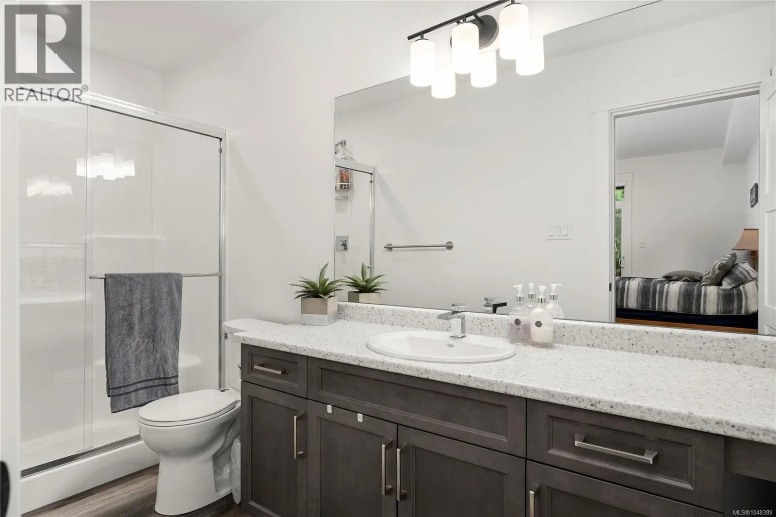 222 Golden Oaks Cres