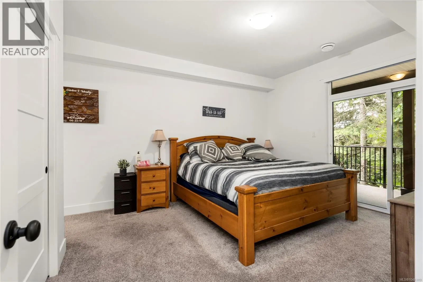 222 Golden Oaks Cres