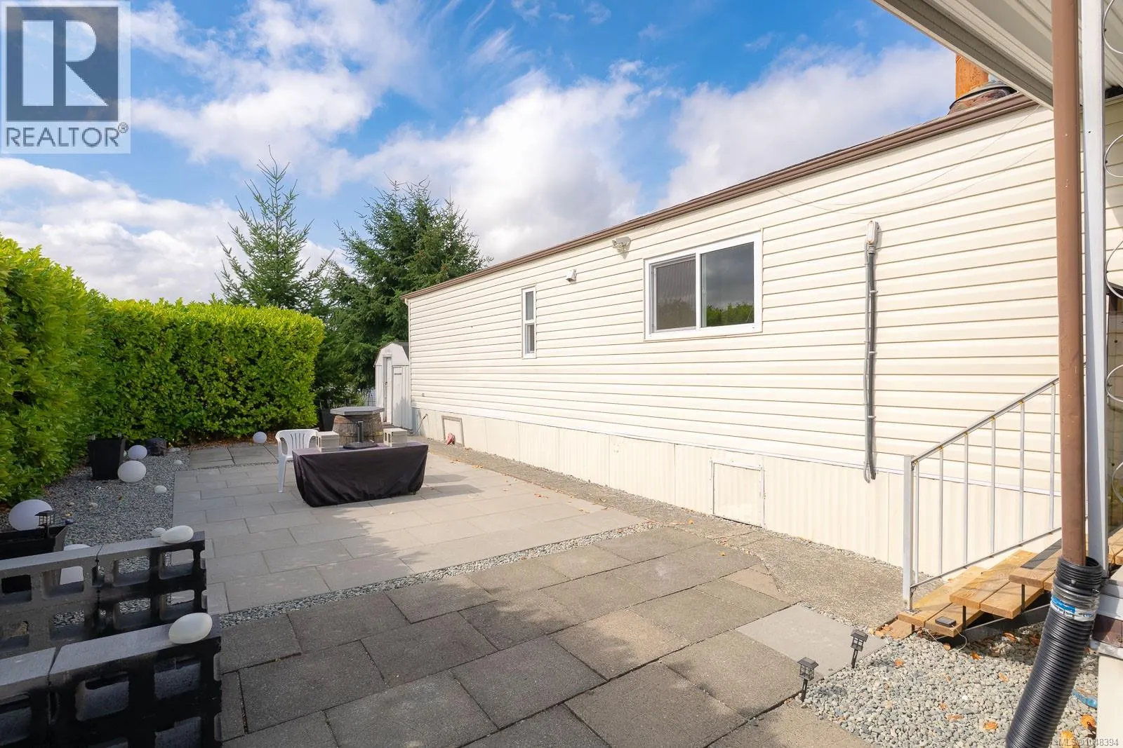 76 6325 Metral Dr