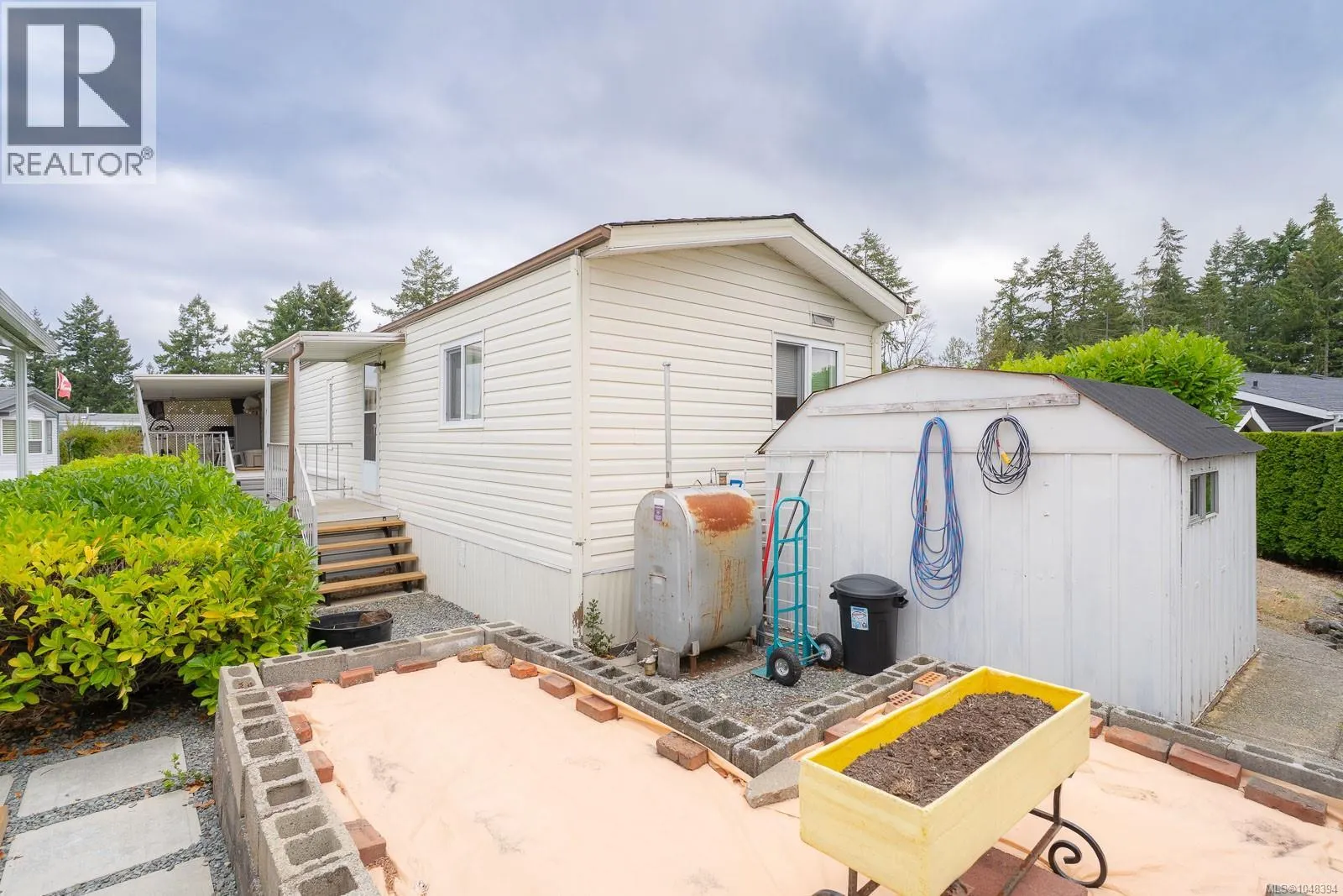 76 6325 Metral Dr