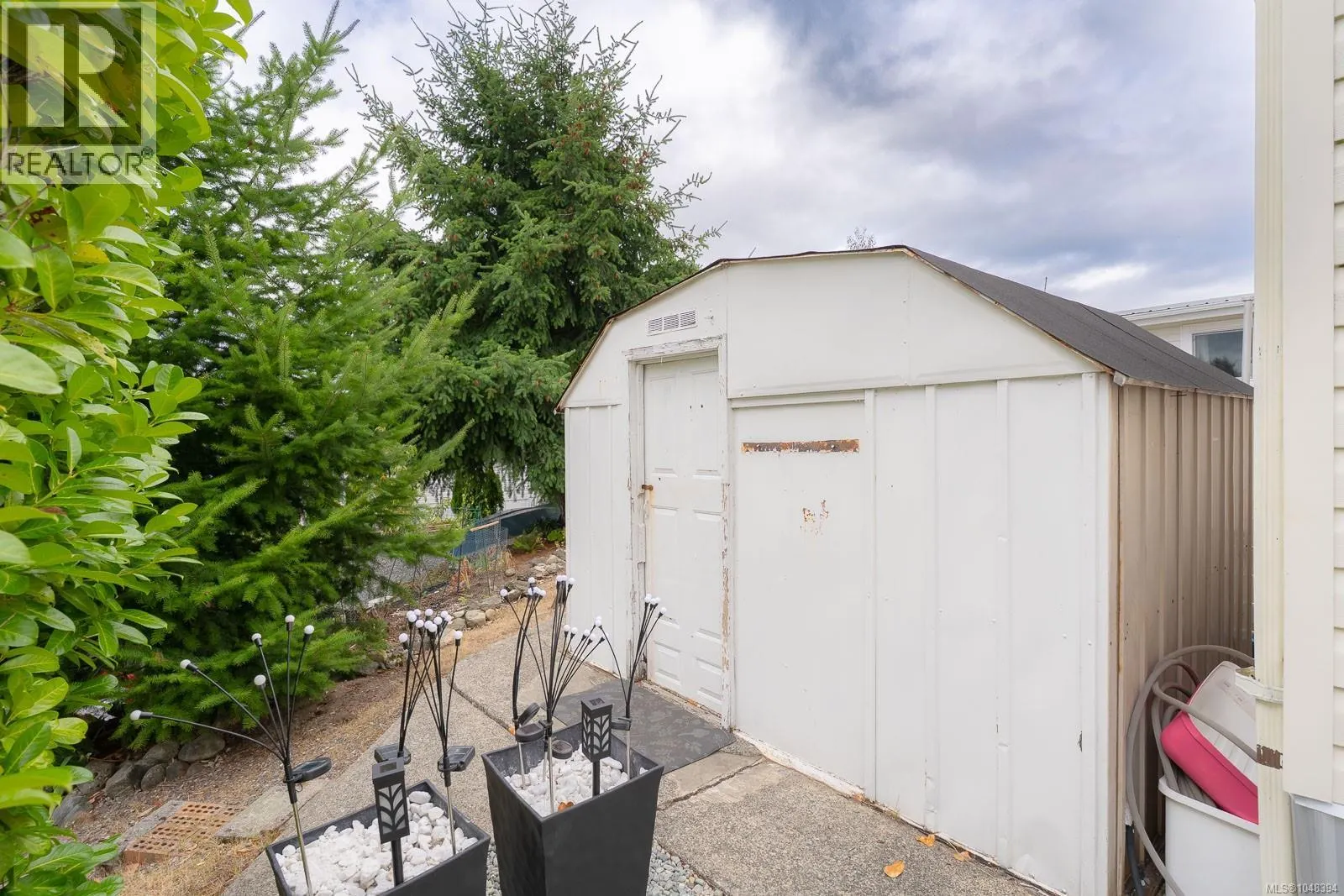 76 6325 Metral Dr