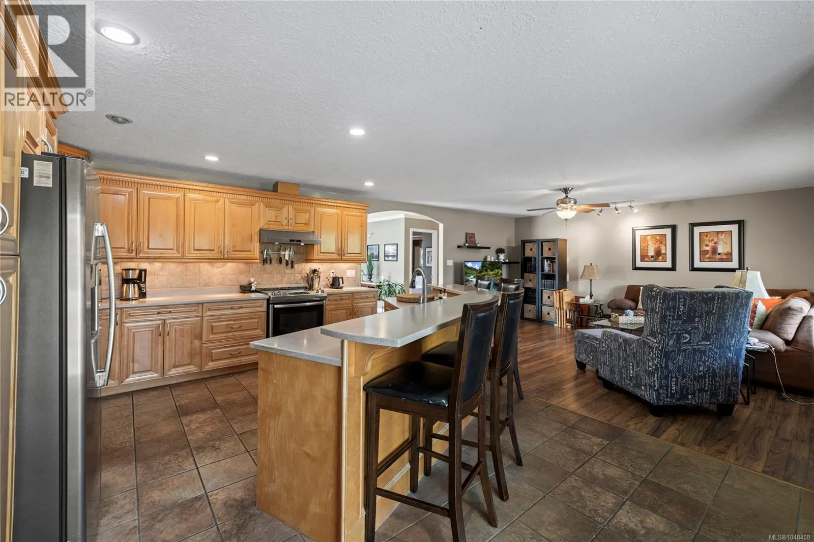 828 Sunray Rd