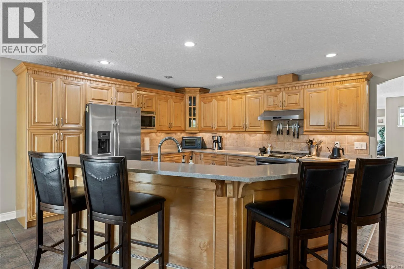 828 Sunray Rd