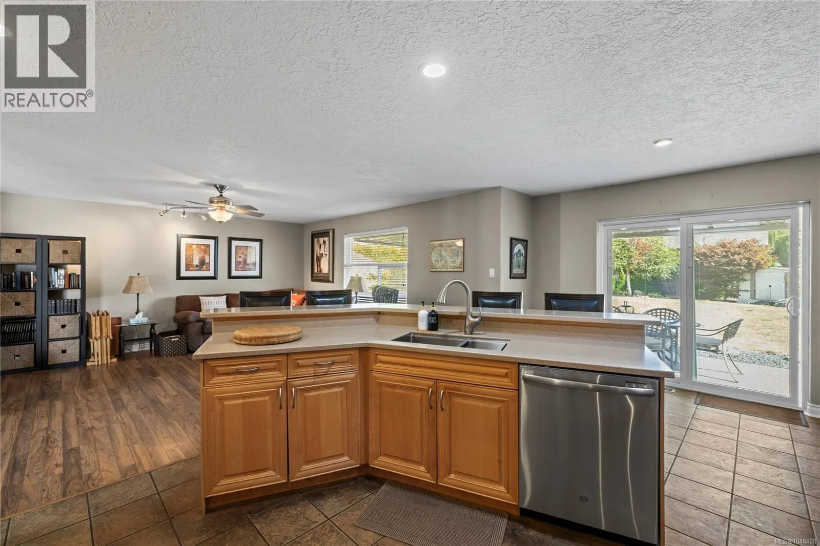 828 Sunray Rd