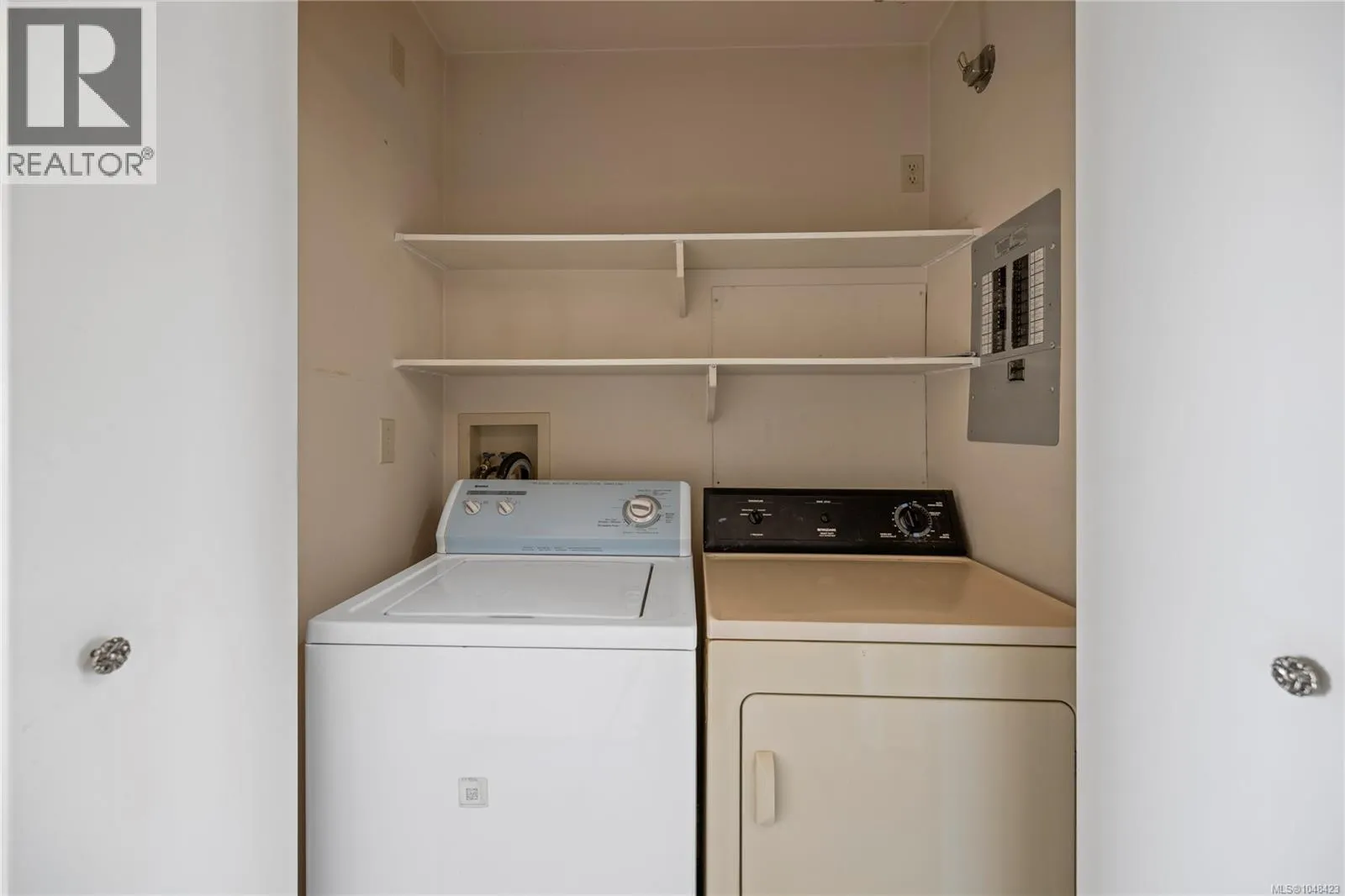954 Highview Terr