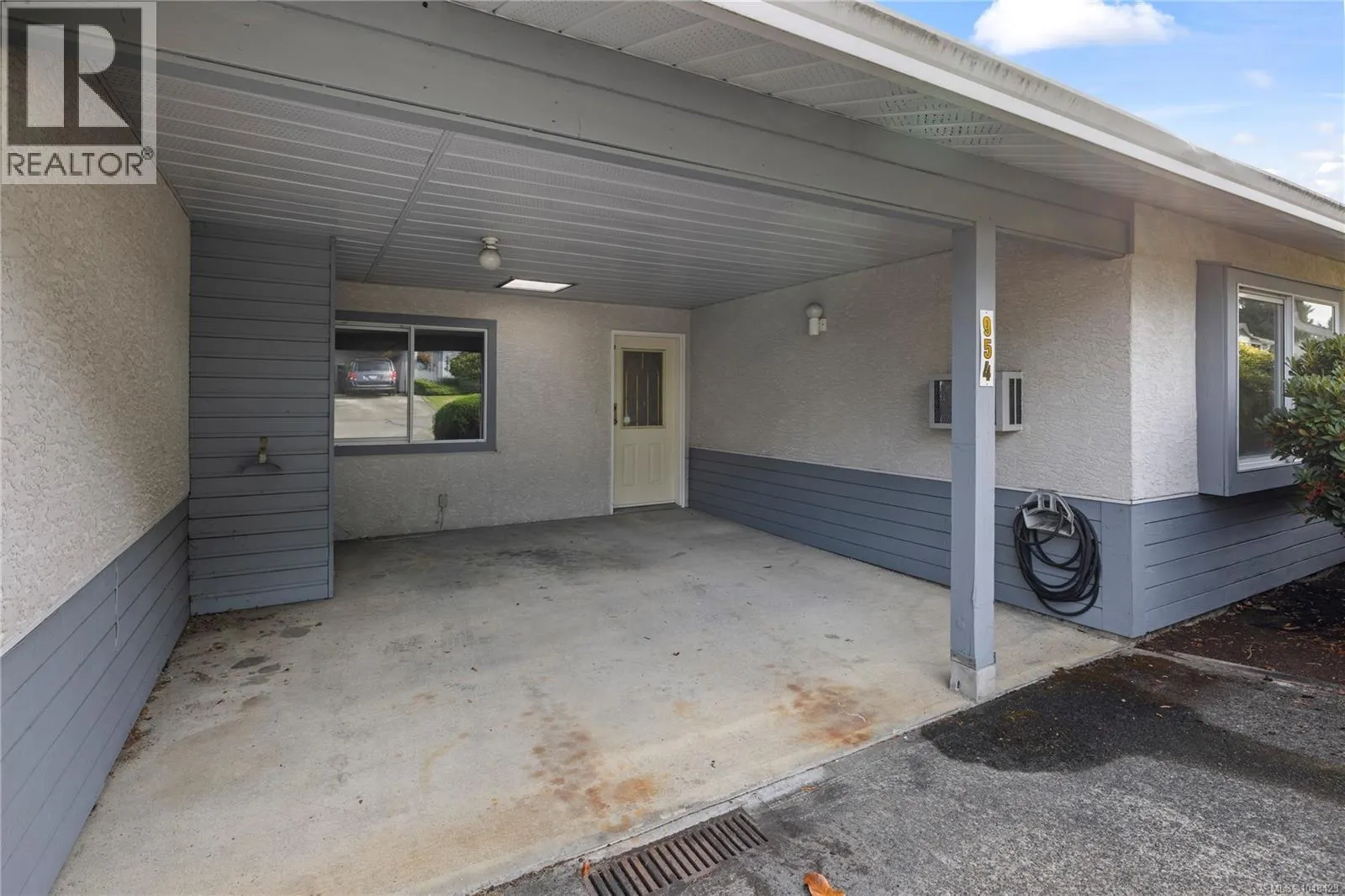 954 Highview Terr