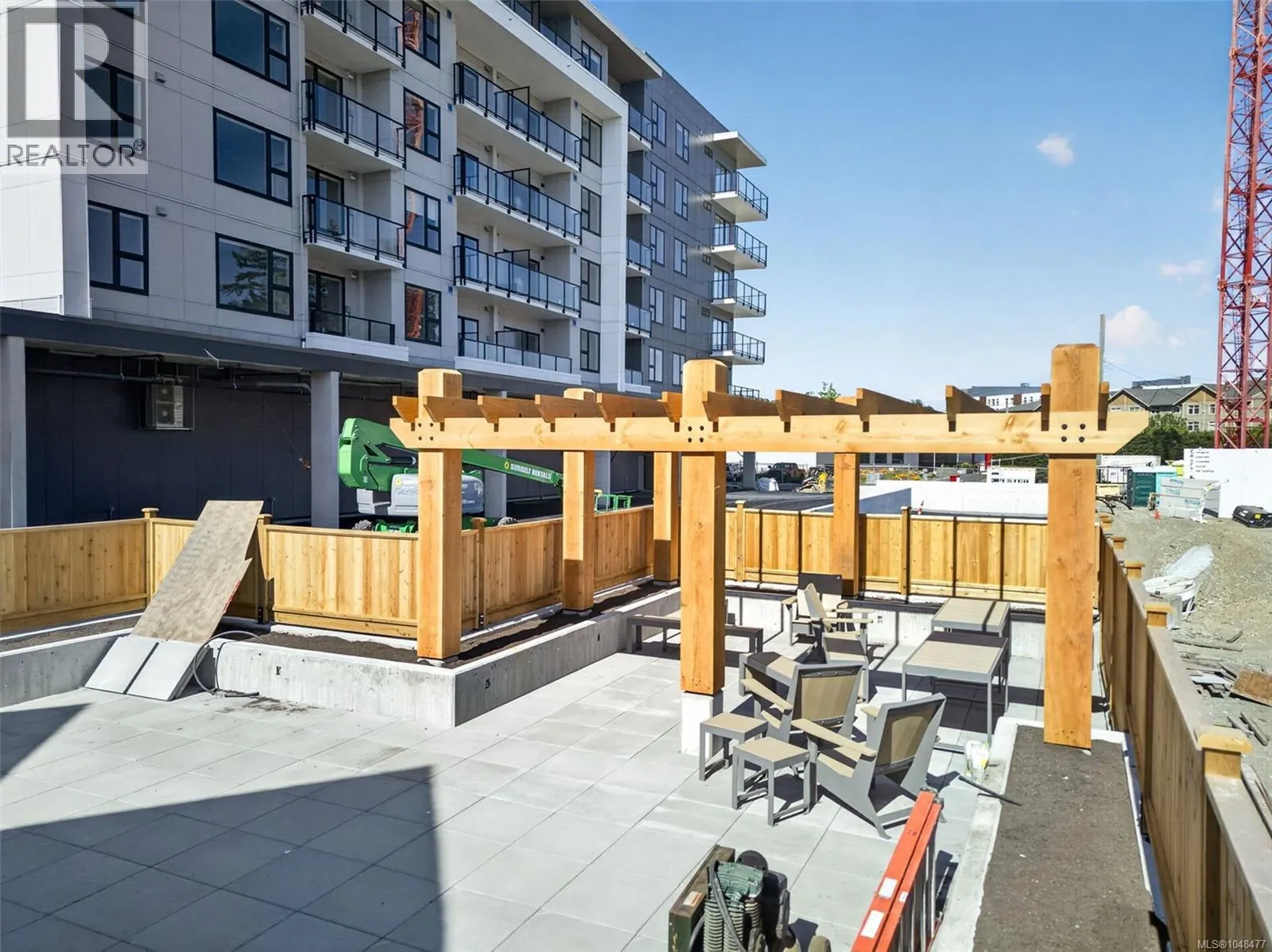 310 777 Station Ave