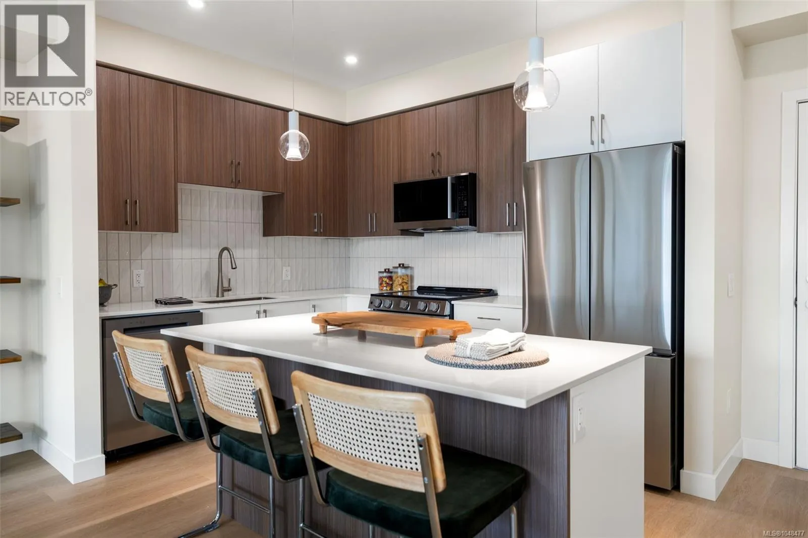 310 777 Station Ave