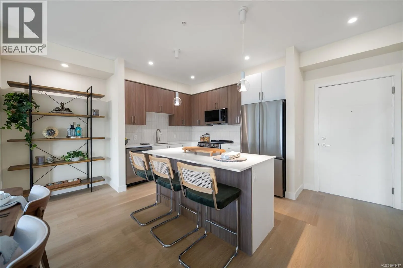 310 777 Station Ave