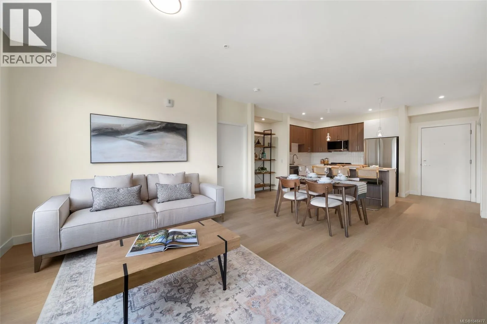 310 777 Station Ave