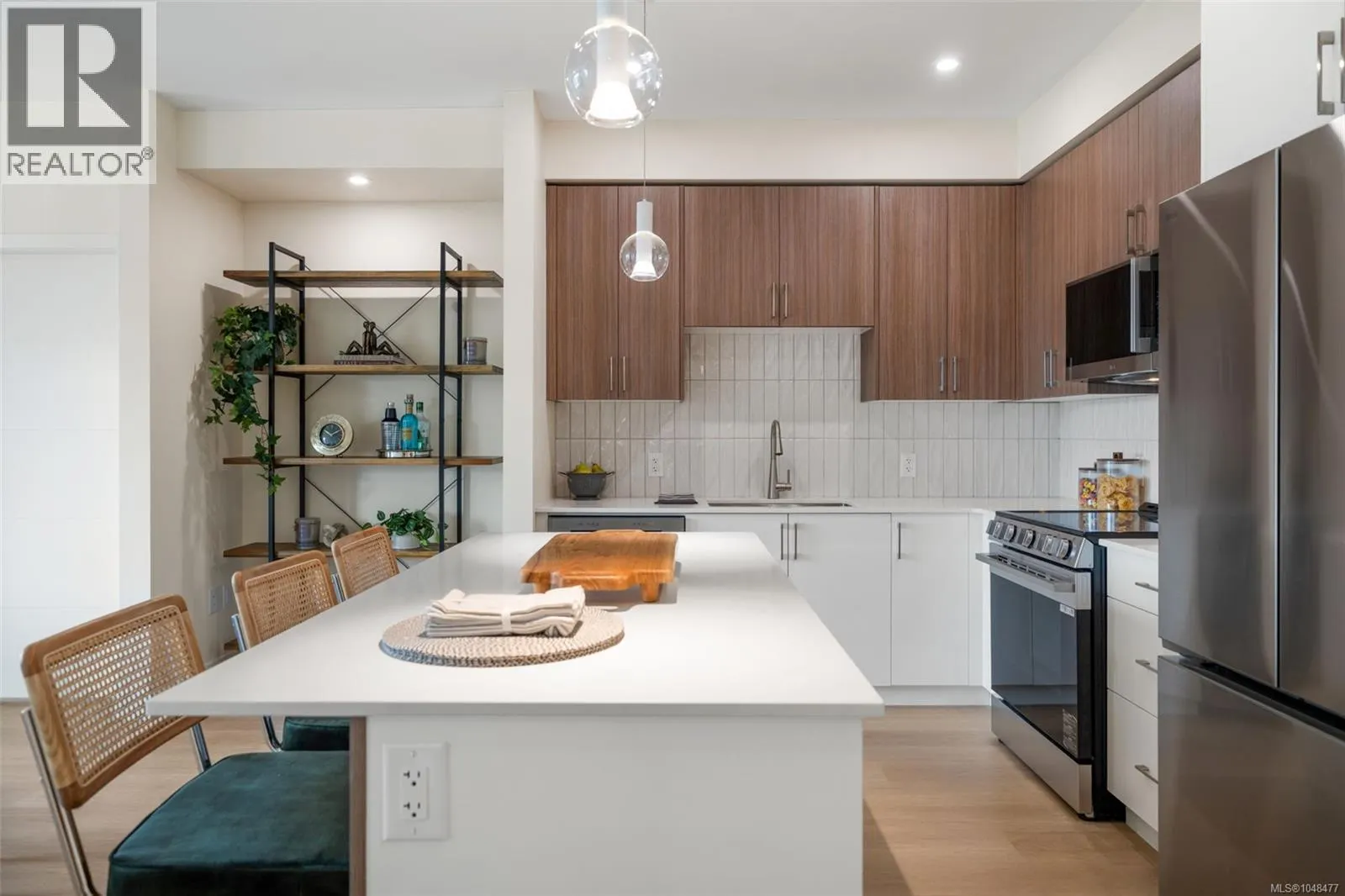 310 777 Station Ave