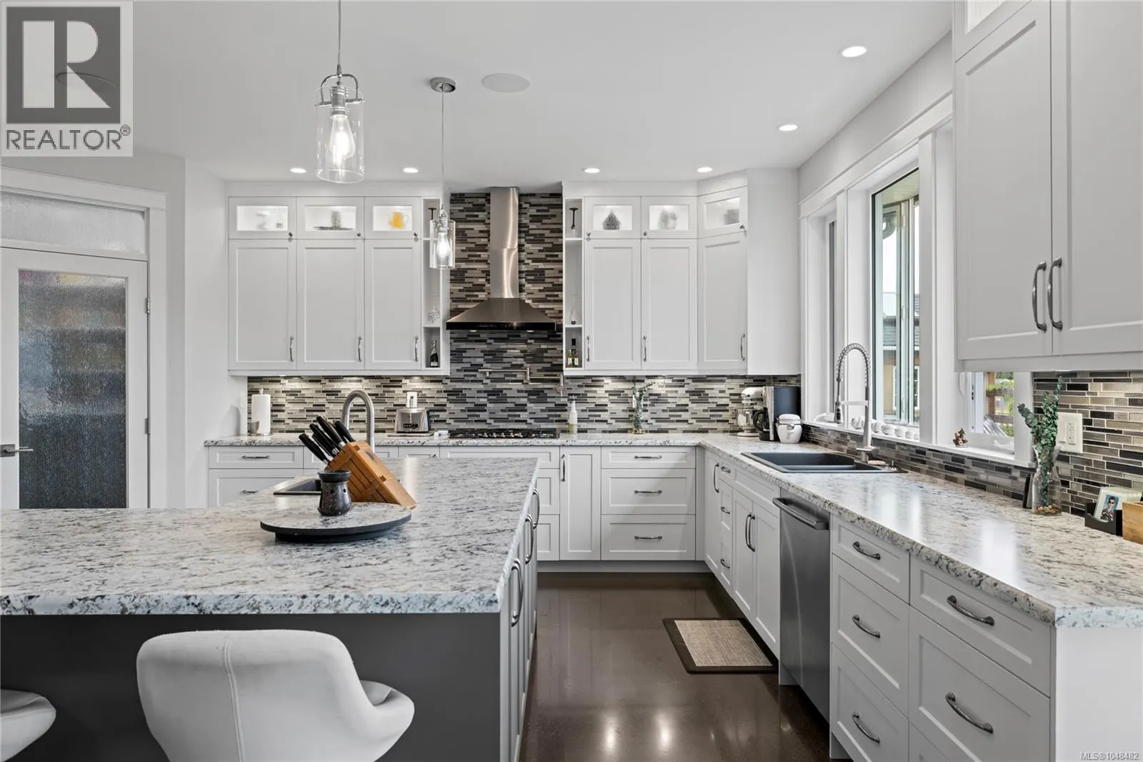 1100 Alpine View Pl