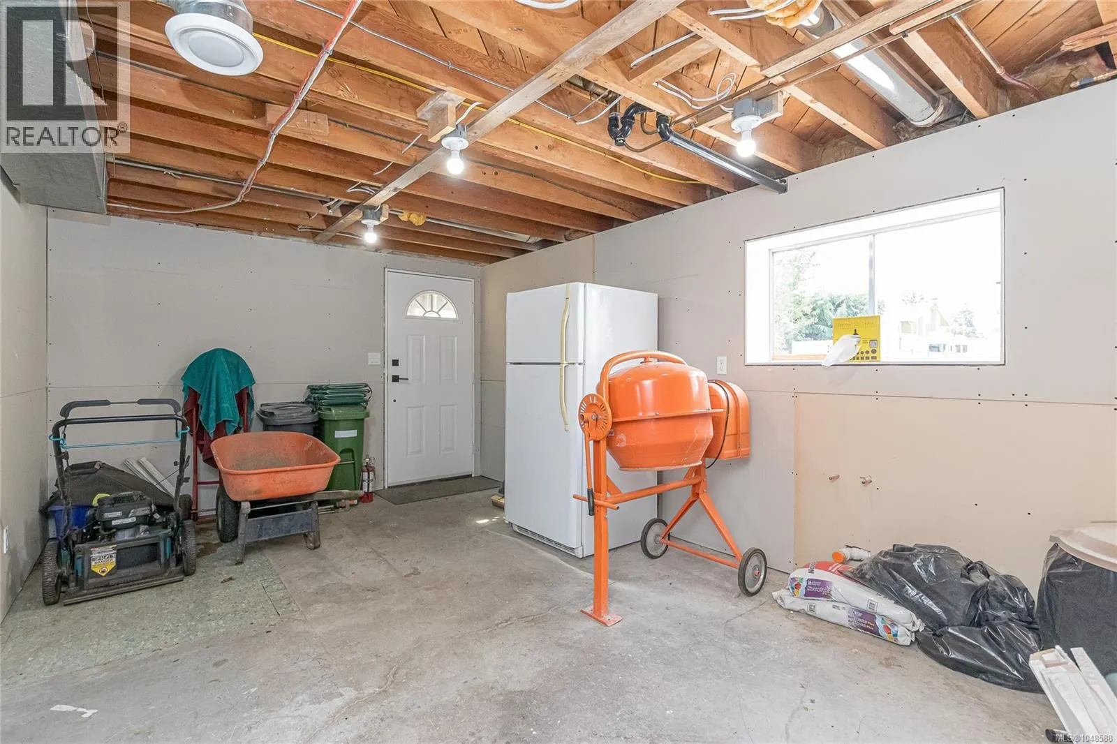 5890 CHESTERFIELD Ave