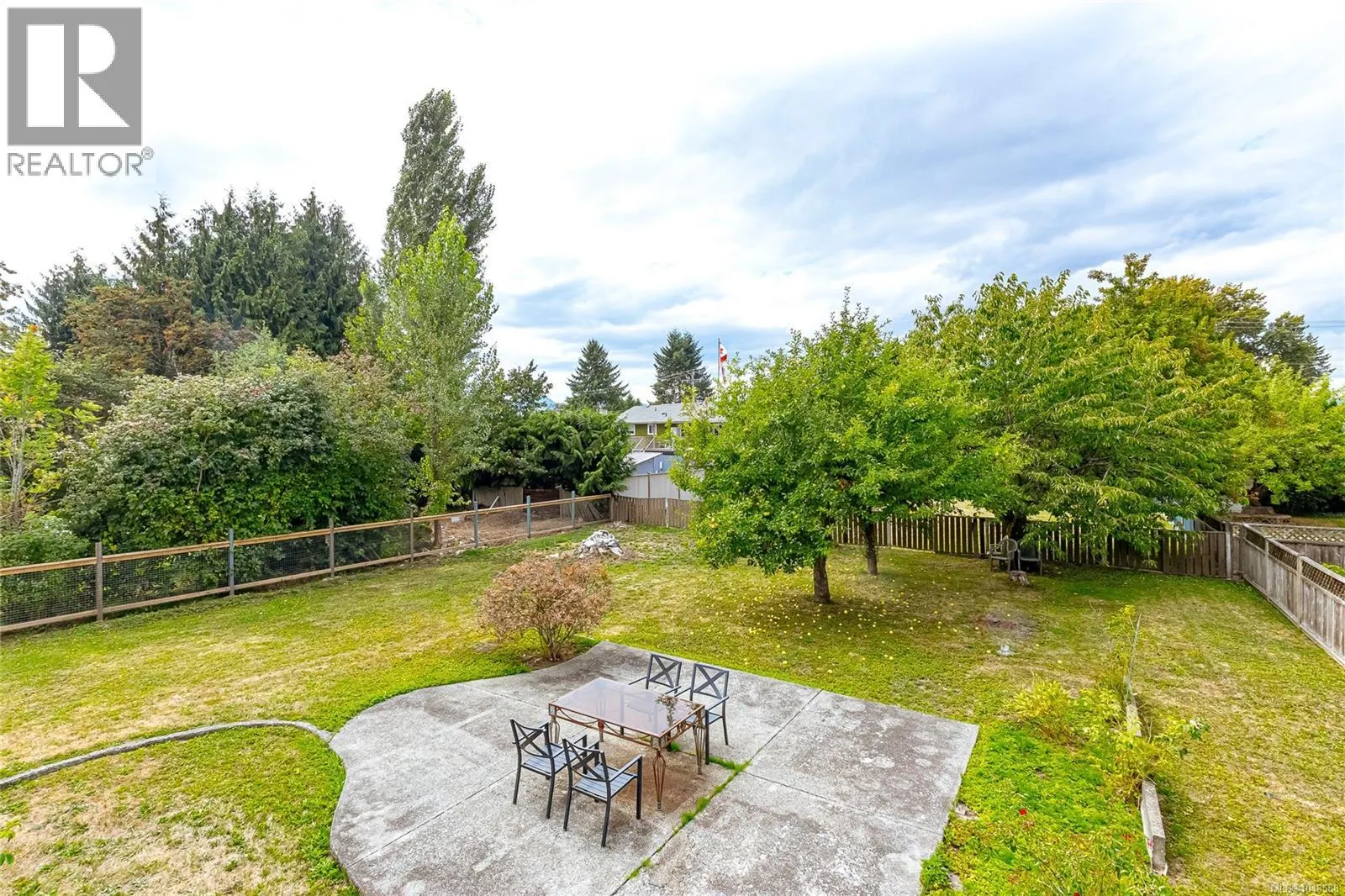 5890 CHESTERFIELD Ave