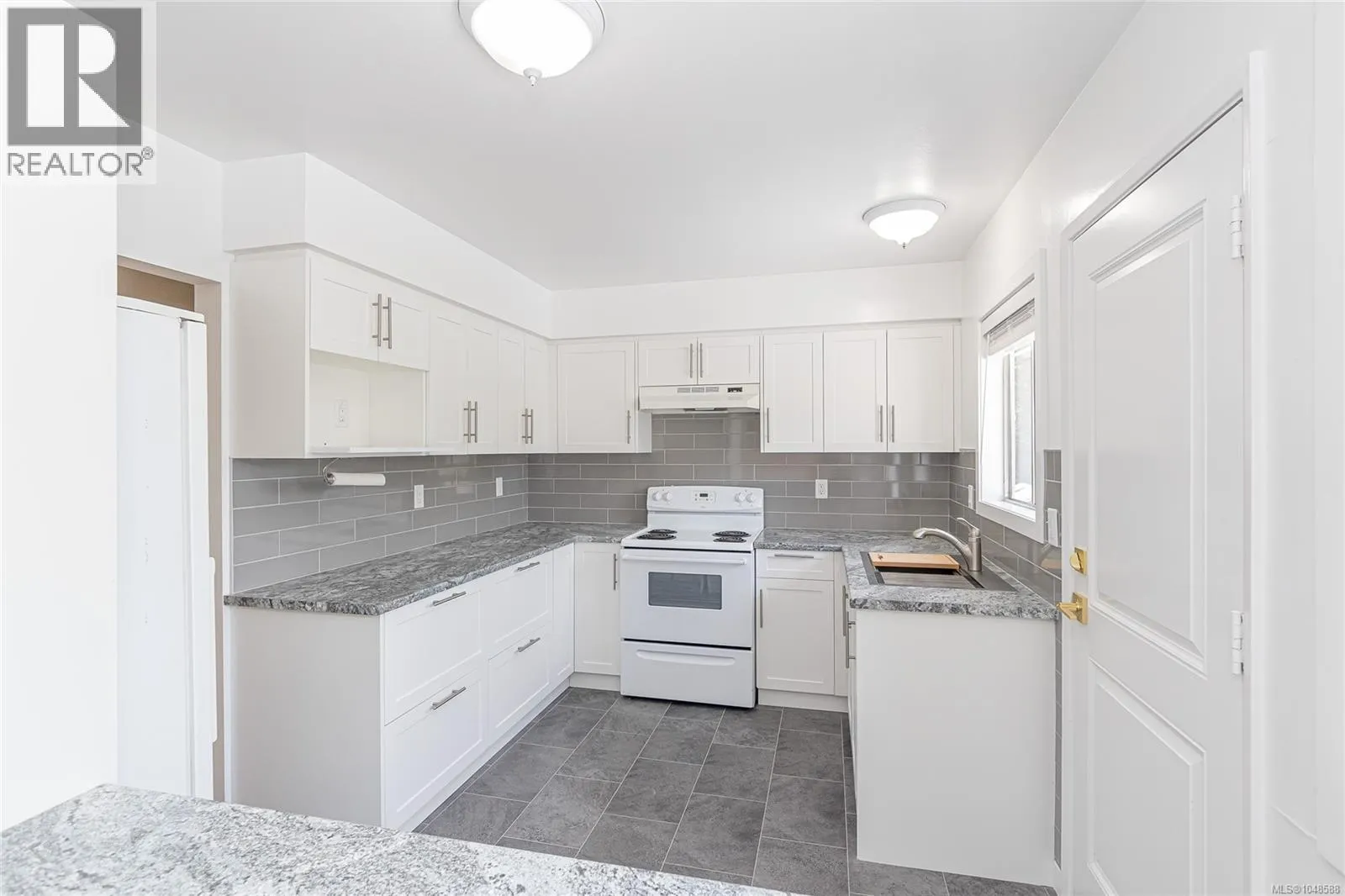 5890 CHESTERFIELD Ave