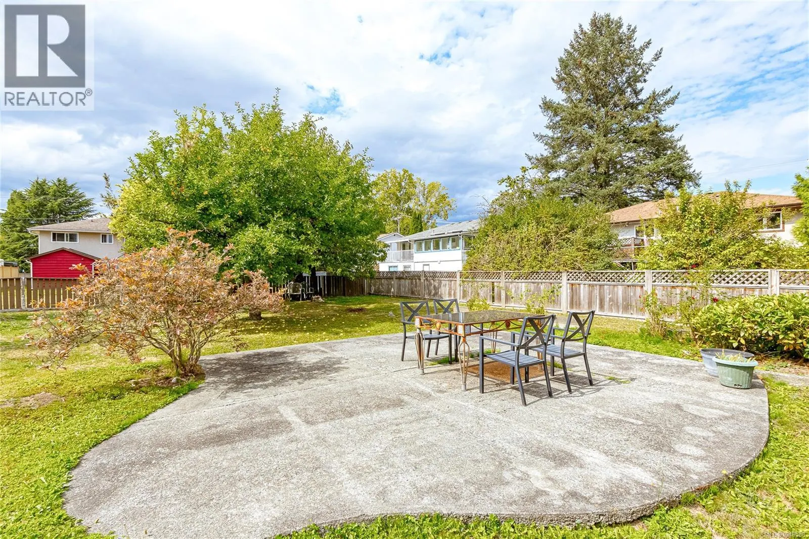 5890 CHESTERFIELD Ave